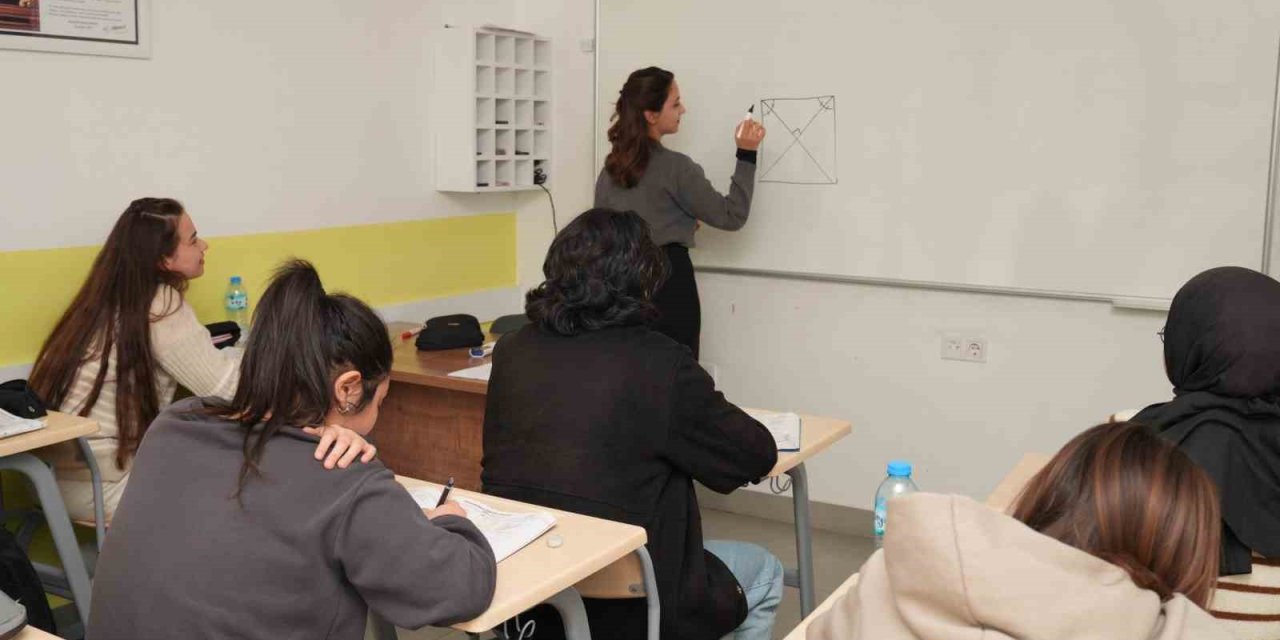 Alanya’da 694 Öğrenciye Ücretsiz Eğitim