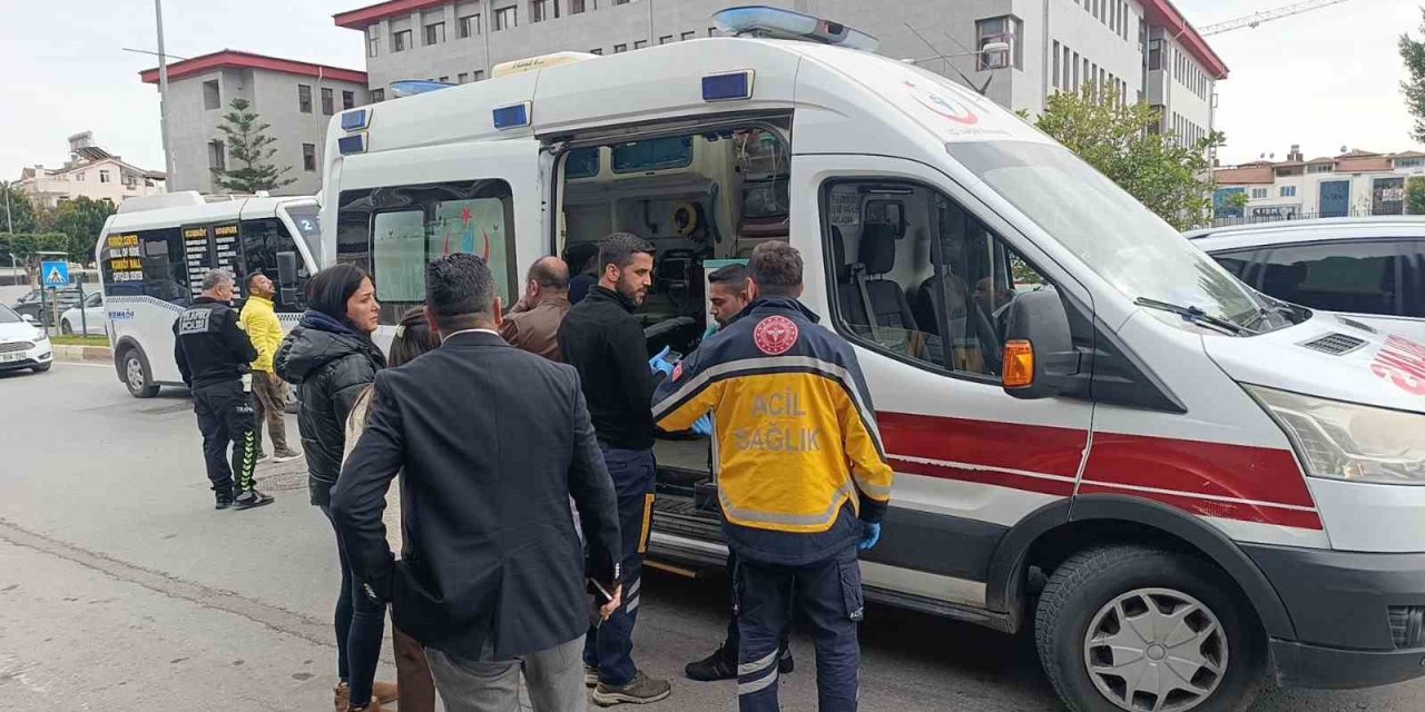 Yaya Geçidinde Motosiklet Yayaya Çarptı: 2 Yaralı