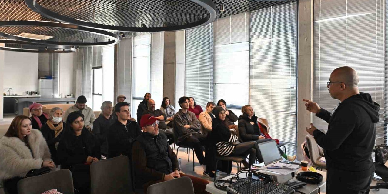 Muratpaşa’da Podcast Meraklıları Bir Araya Geldi
