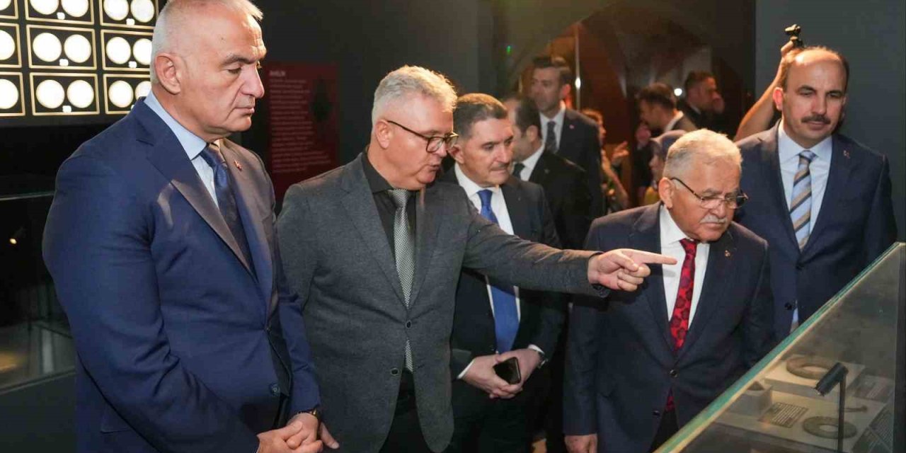Kayseri Büyükşehir’den Anadolu Selçukluları Sergisi’ne 27 Eser İle Destek