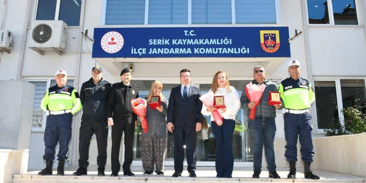 Antalya’da 5 Yıl Trafik Kuralı İhlali Yapmayan Örnek Sürücülere Ödül