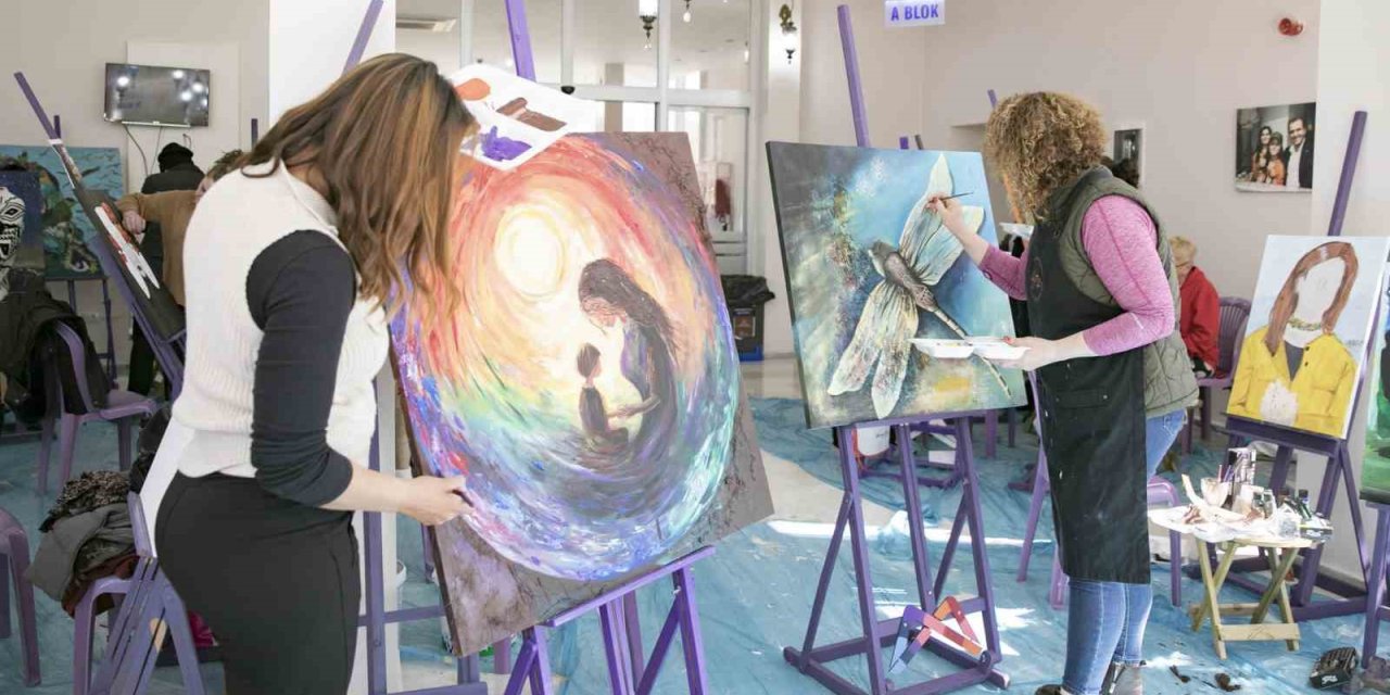 Mersin’de ’kadına Dair’ Temasıyla Resim Sergisi Düzenlendi