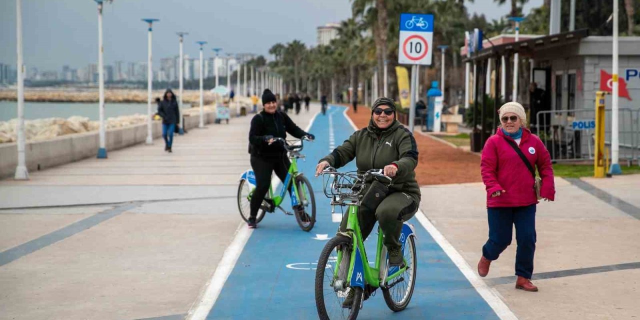 Mersin’de Kadınlar Bisiklet Sürmeyi Öğreniyor