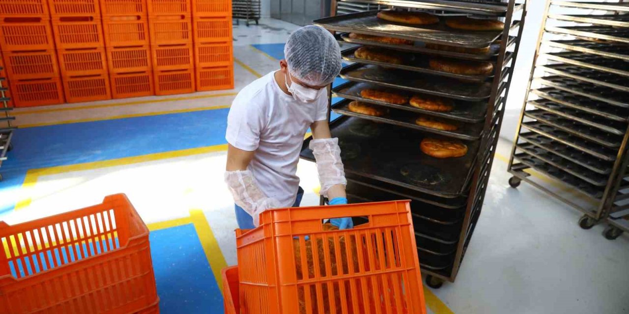 Büyükşehir Halk Ekmek Büfelerinde Ramazan Pidesi 15 Tl