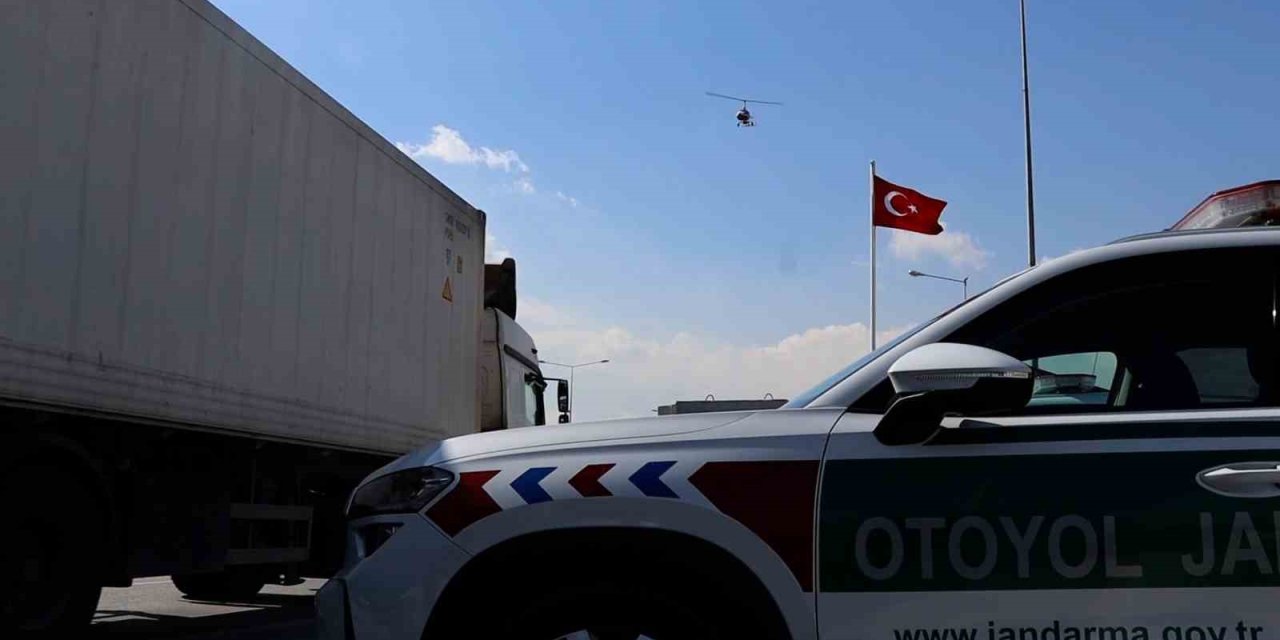 Mersin’de Cayrokopterli Denetim: 5 Araç Trafikten Men Edildi, 2 Aranan Şahıs Yakalandı