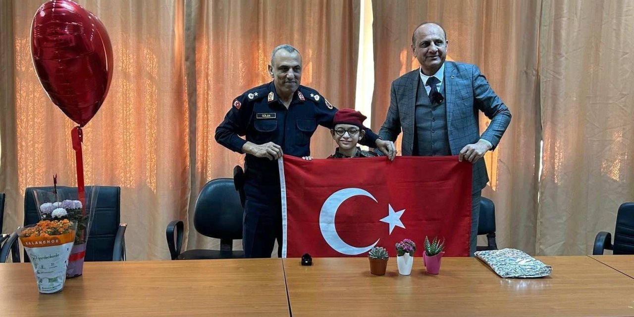 Jandarma Özel Öğrencinin Doğum Günü Hayalini Gerçekleştirdi