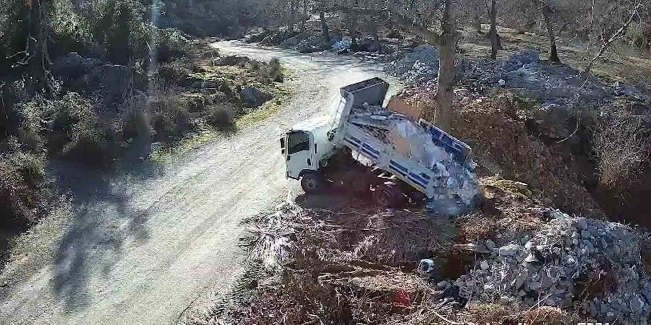 Alanya’da Kaçak Moloz Ve Hafriyat Dökümüne Fotokapanlı Takip
