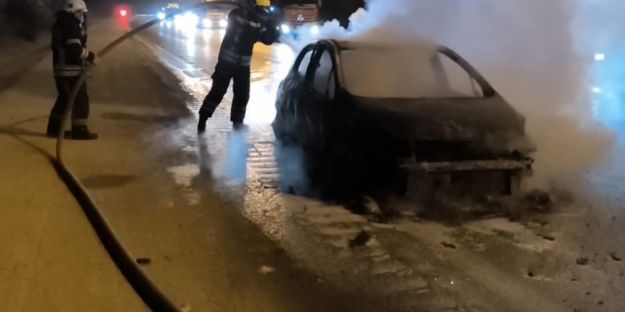 Tarsus’ta Otoyolda Araç Yangını