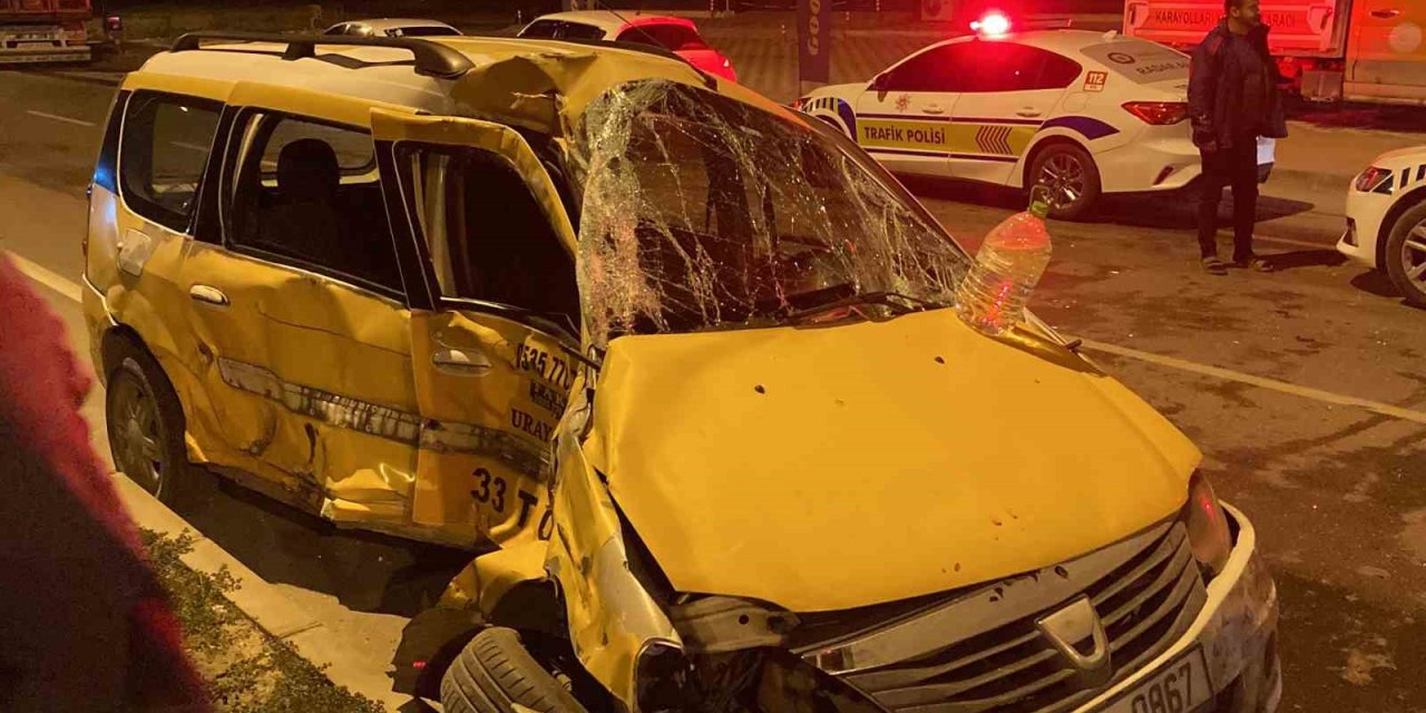 Mersin’de Tır Otomobile Çarptı, Sürücü Yaralı Kurtuldu