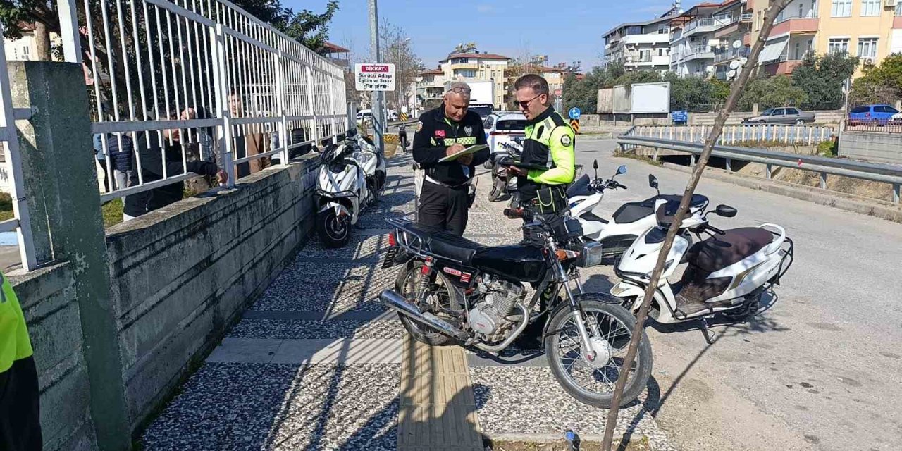Antalya’da 11 Plakasız Motosiklete 132 Bin 513 Tl Para Cezası