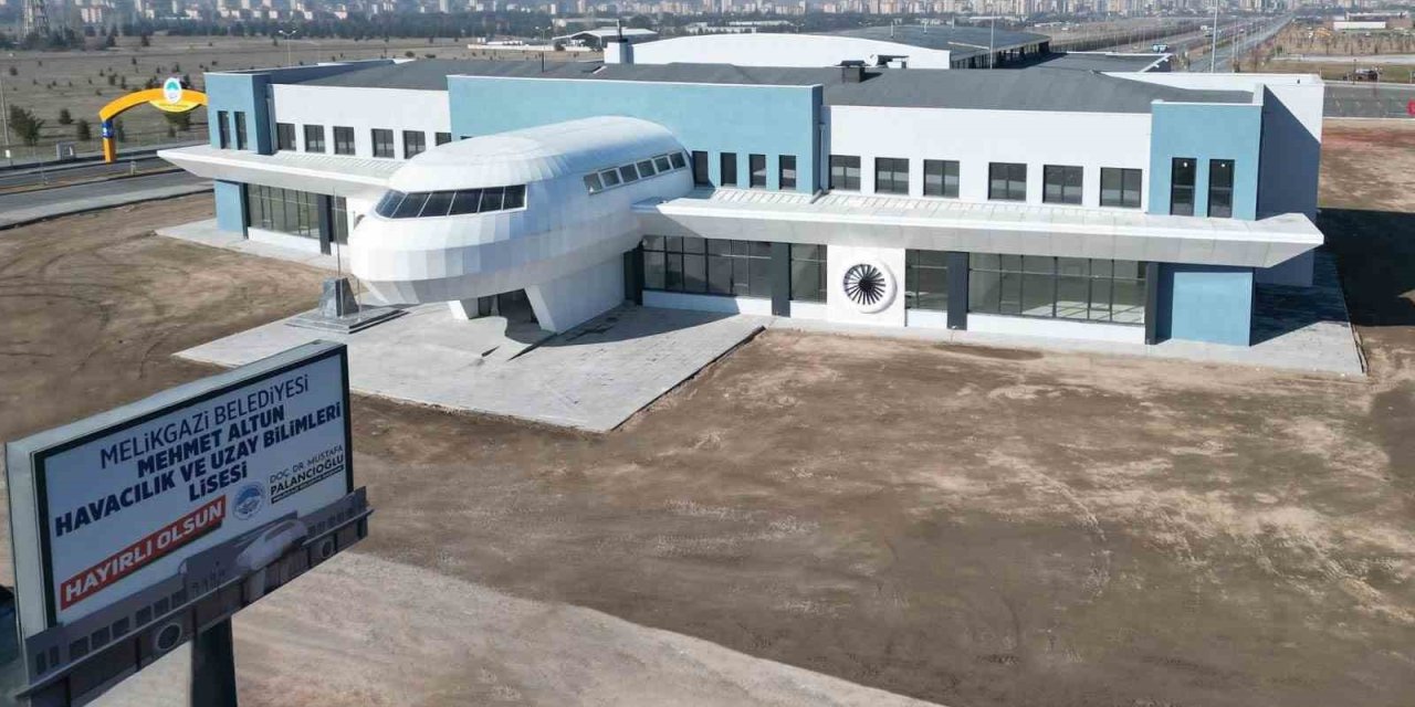 Savunma Sanayi Başkanı’ndan Havacılık Ve Uzay Bilimleri Lisesi’ne Övgü