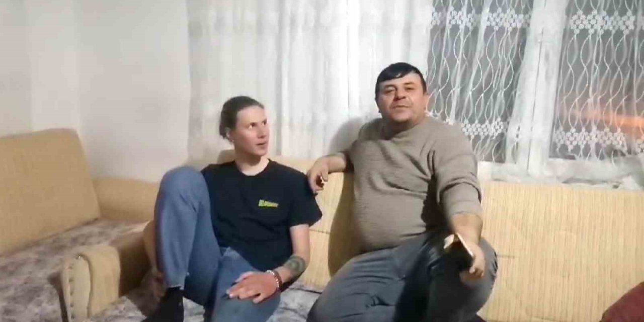 Dünyayı Gezen 21 Yaşındaki Belçikalı Genç Kayseri’de Misafir Olduğu Evde Karları Temizledi