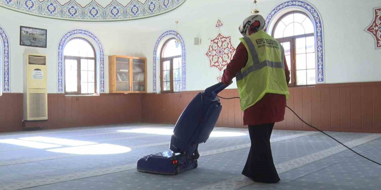 Kepez Belediyesi Ramazan Öncesi Cami Ve Cemevlerini Temizledi