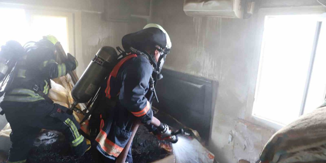 Mersin’de Ev Yangını İtfaiyenin Müdahalesiyle Söndürüldü