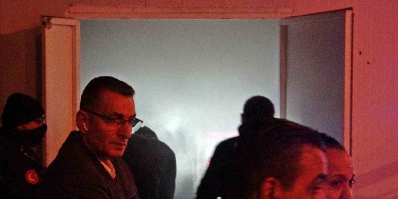 Marketten Çıkan Dumanlar Ekipleri Alarma Geçirdi