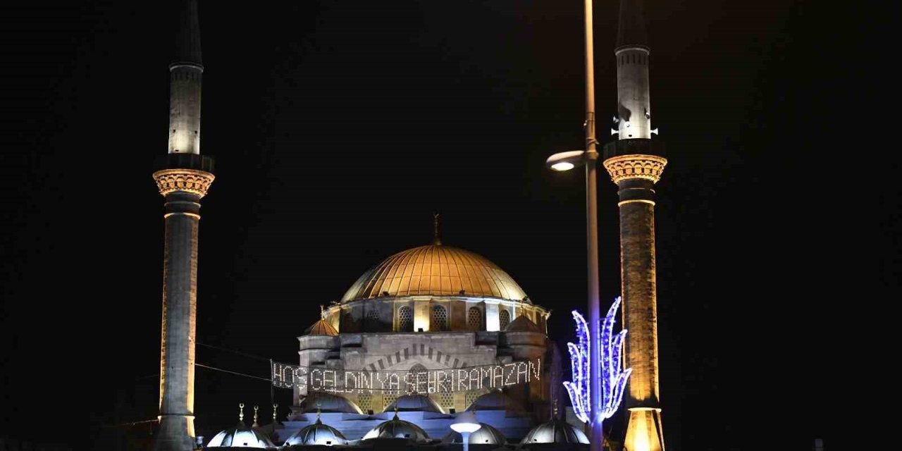 Büyükşehir, Ramazan Ayı İçin Kayseri’yi Manevi Bir Atmosfere Büründürdü