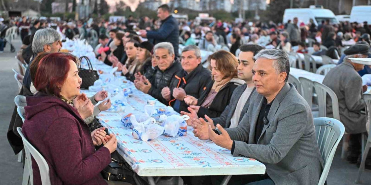 Muratpaşa’da Ramazan Bereketi: İlk İftar Sofrasında Binler Buluştu