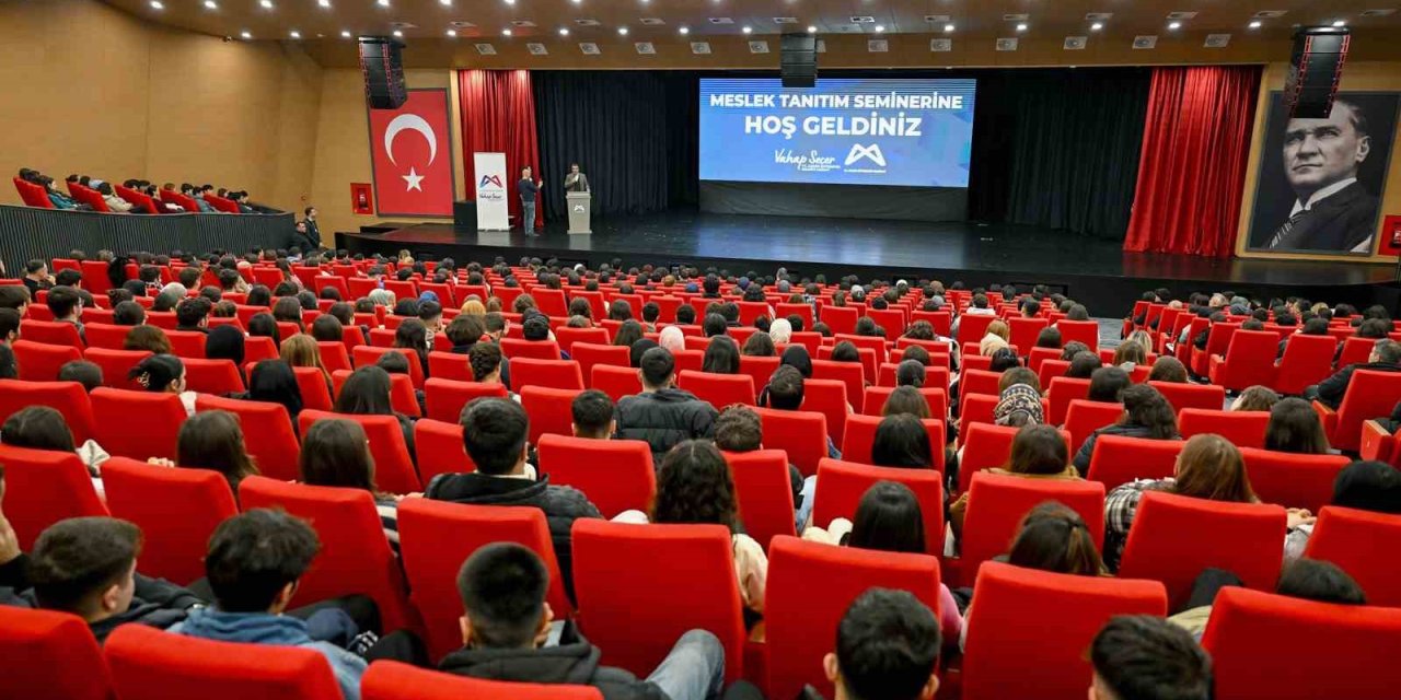 Mersin’de Yks’ye Hazırlanan Öğrencilere Meslek Tanıtım Semineri Düzenlendi