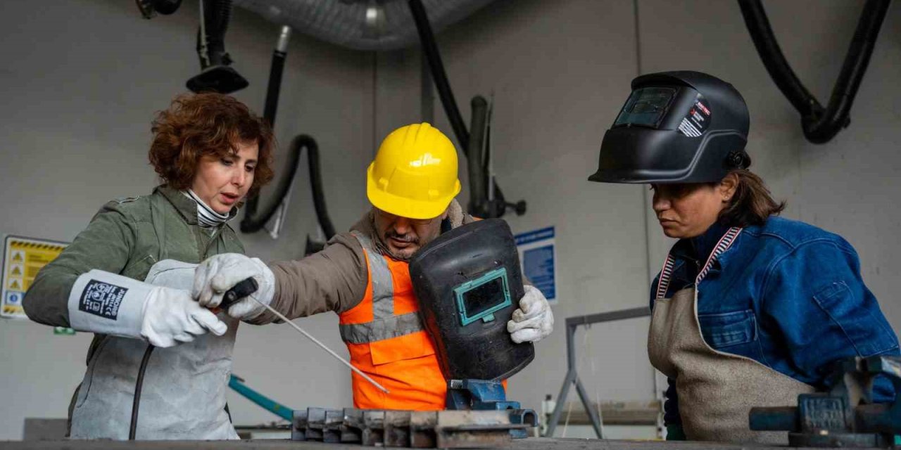 Mersin’de Kadın Ustalar Yetişiyor