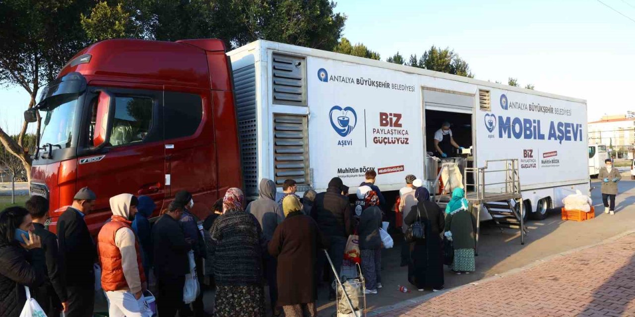 Büyükşehir’den Ramazan Ayının İlk Gününde Sıcak Yemek İkramı
