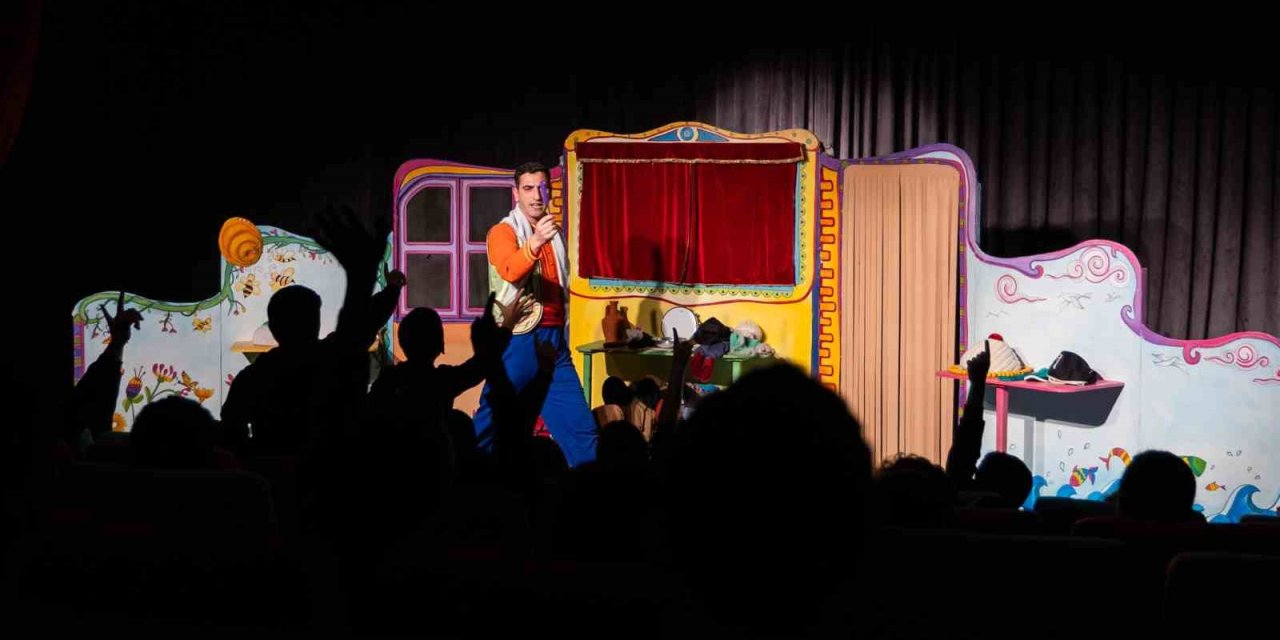 Mersin Büyükşehir Belediyesi, 25 Binden Fazla Çocuğu Tiyatro İle Buluşturdu