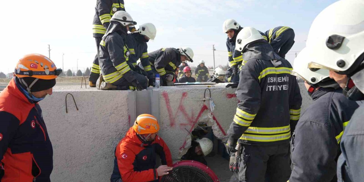 Büyükşehir Belediyesi Tarafından Kurulan Arama Kurtarma Ekibine Eğitim