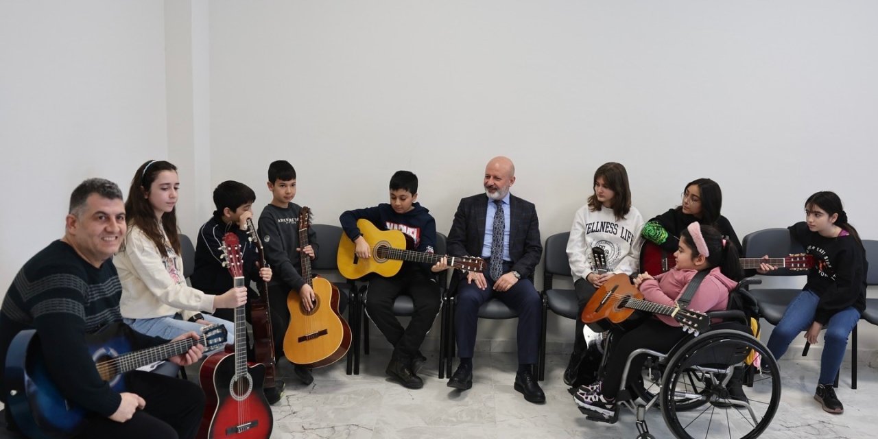 Başkan Çolakbayrakdar: "gençlerimizin Ve Evlatlarımızın Yanındayız"