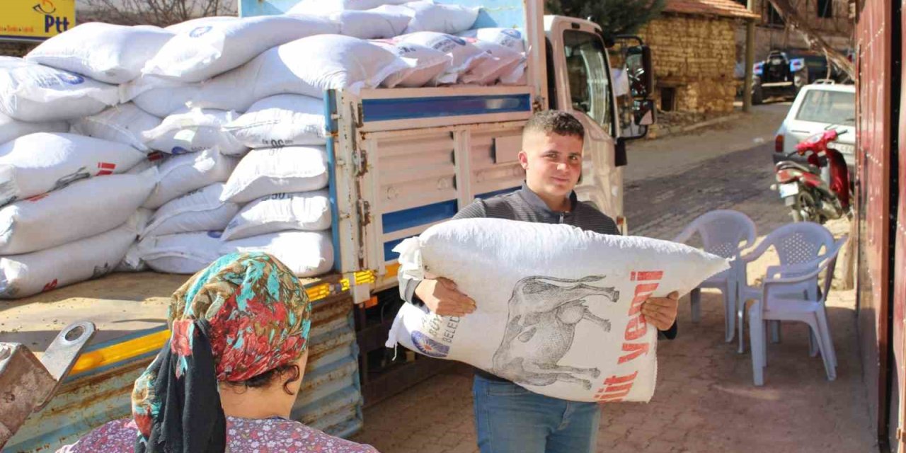 Büyükşehir’den Üreticilere Süt Yem Desteği