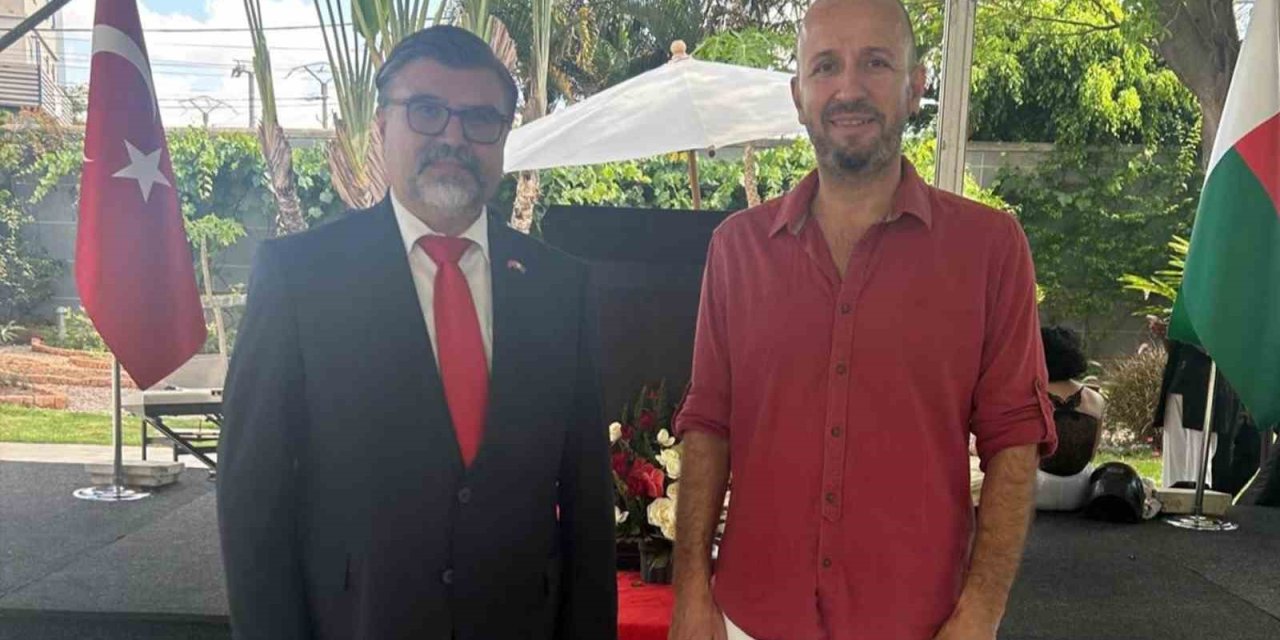 Alkü’lü Akademisyenler, Afrika’da