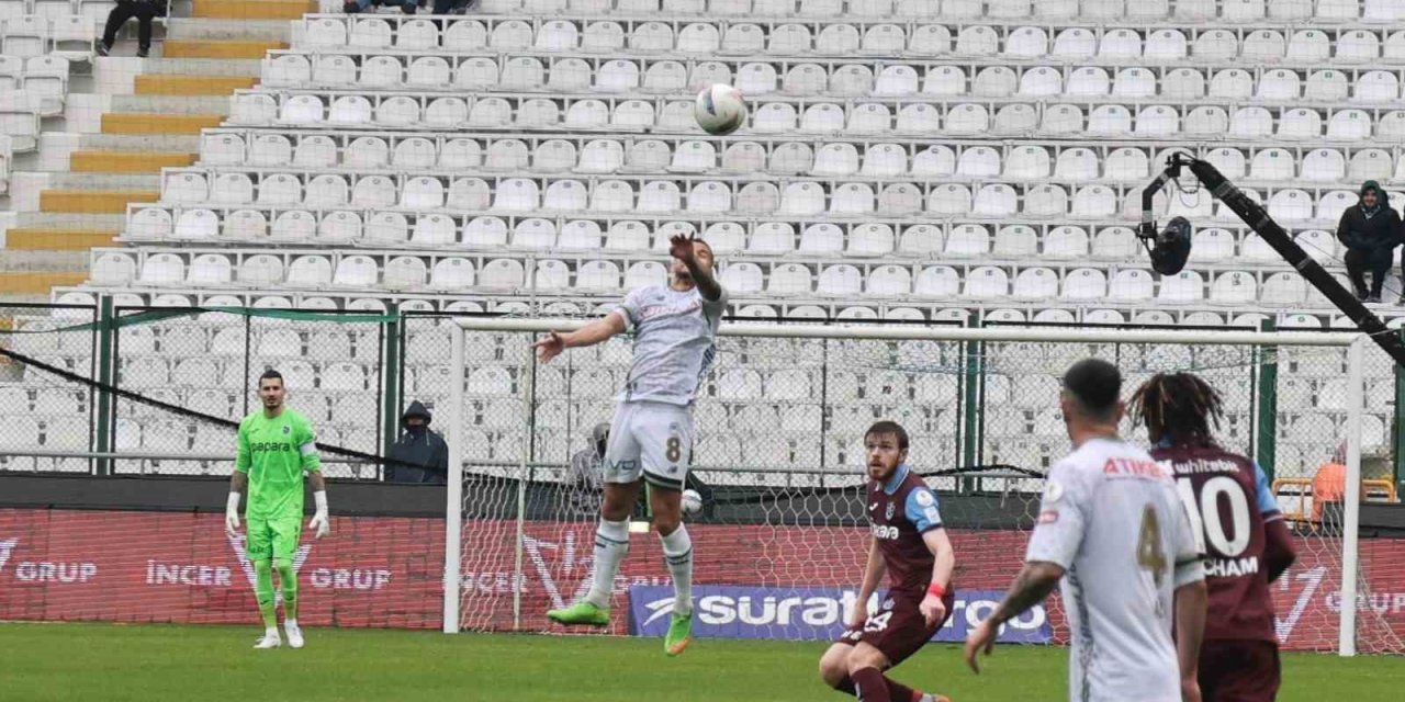 Trendyol Süper Lig: Konyaspor: 0 - Trabzonspor: 0 (ilk Yarı)