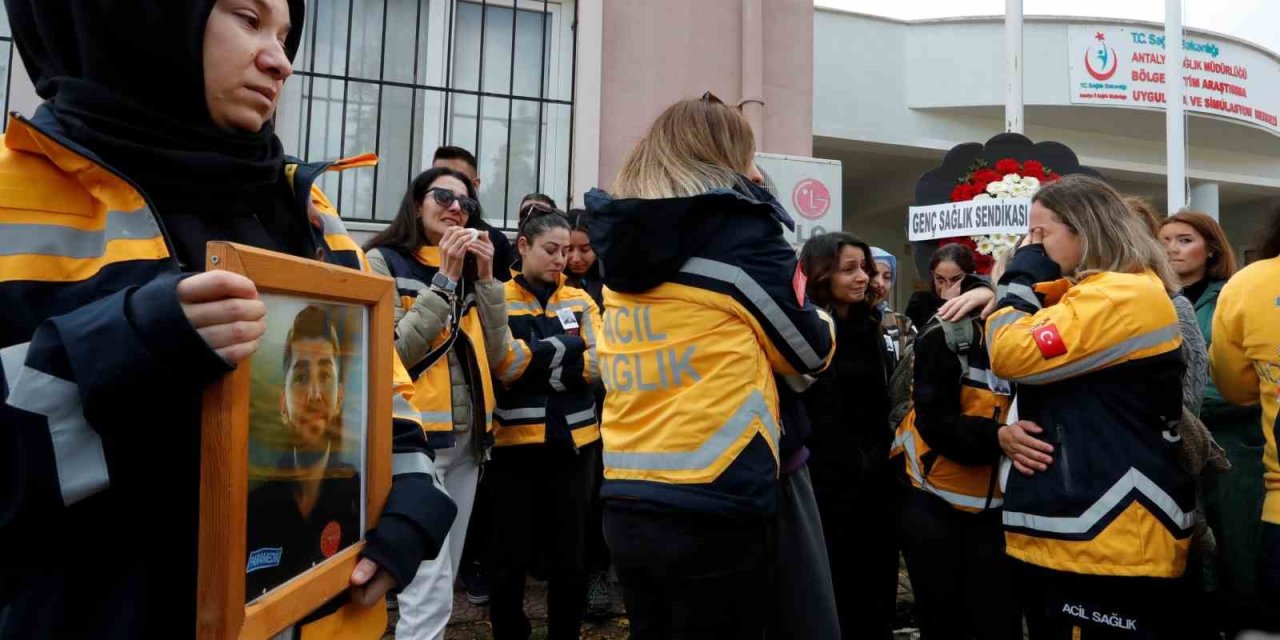 ‘yok’ Cevabını Kabul Etmeyen 4 Kişi Genç Paramediği Hayattan Kopardı