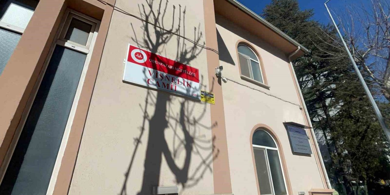 Hırsızlar Camiye Göz Dikti