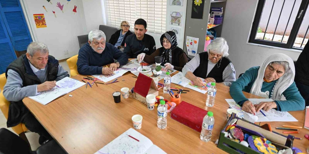 Hastalar ’gülümse Alzheimer Yaşam Merkezi’nde Hataya Sıkı Sıkı Tutunuyor