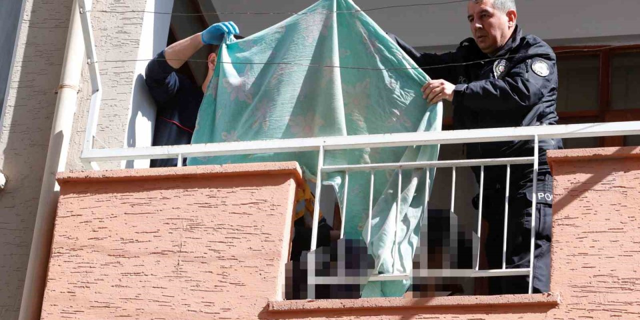 Güneşlenmek İçin Çıktığı Balkonda Ölü Bulundu