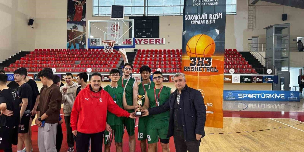 Yeşilay Spor Oyunları Sokaklar Bizim 3x3 Basketbol Turnuvası Sonuçlandı