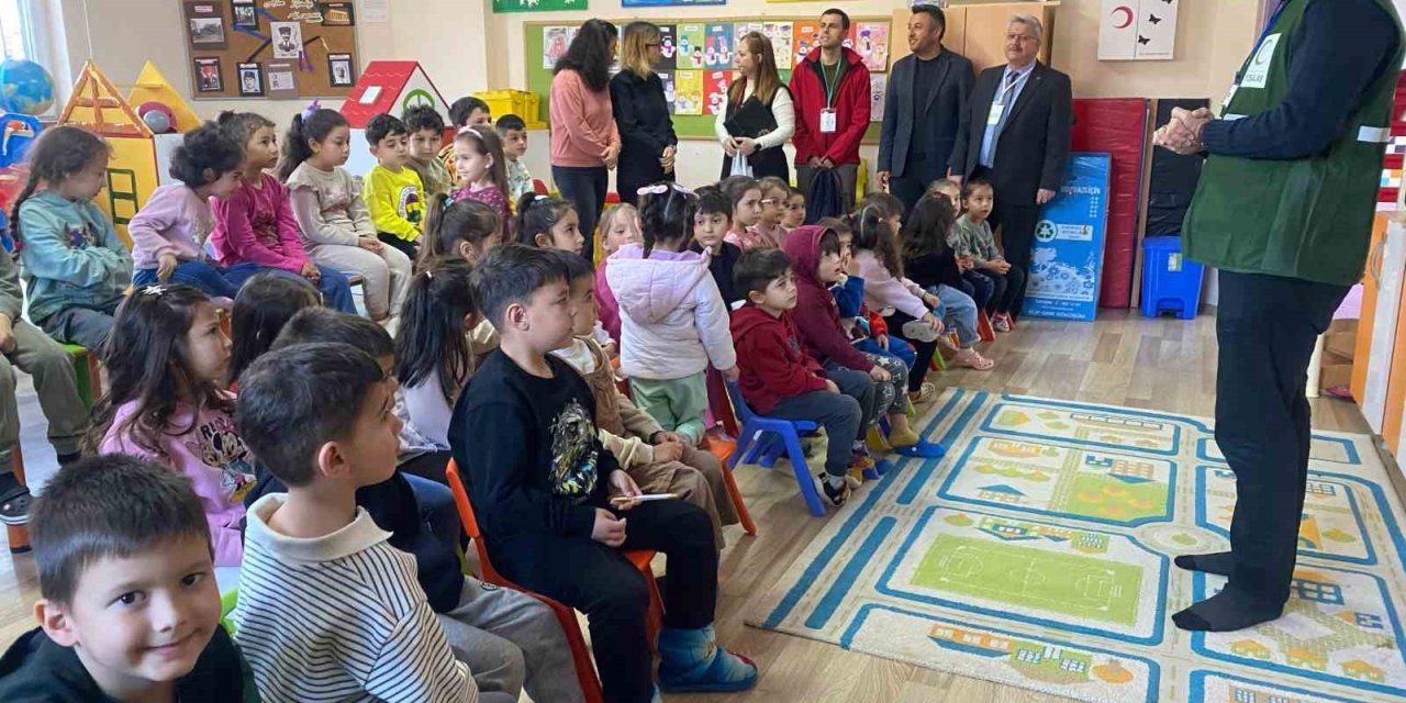 Bozyazı’da Yeşilay Haftası Kapsamında Bilinçlendirme Seminerleri Düzenlendi