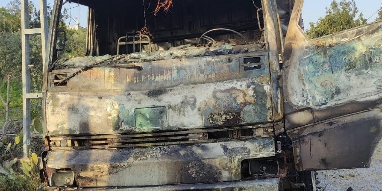 Yanan Araca Müdahale Eden Sürücü Yaralandı