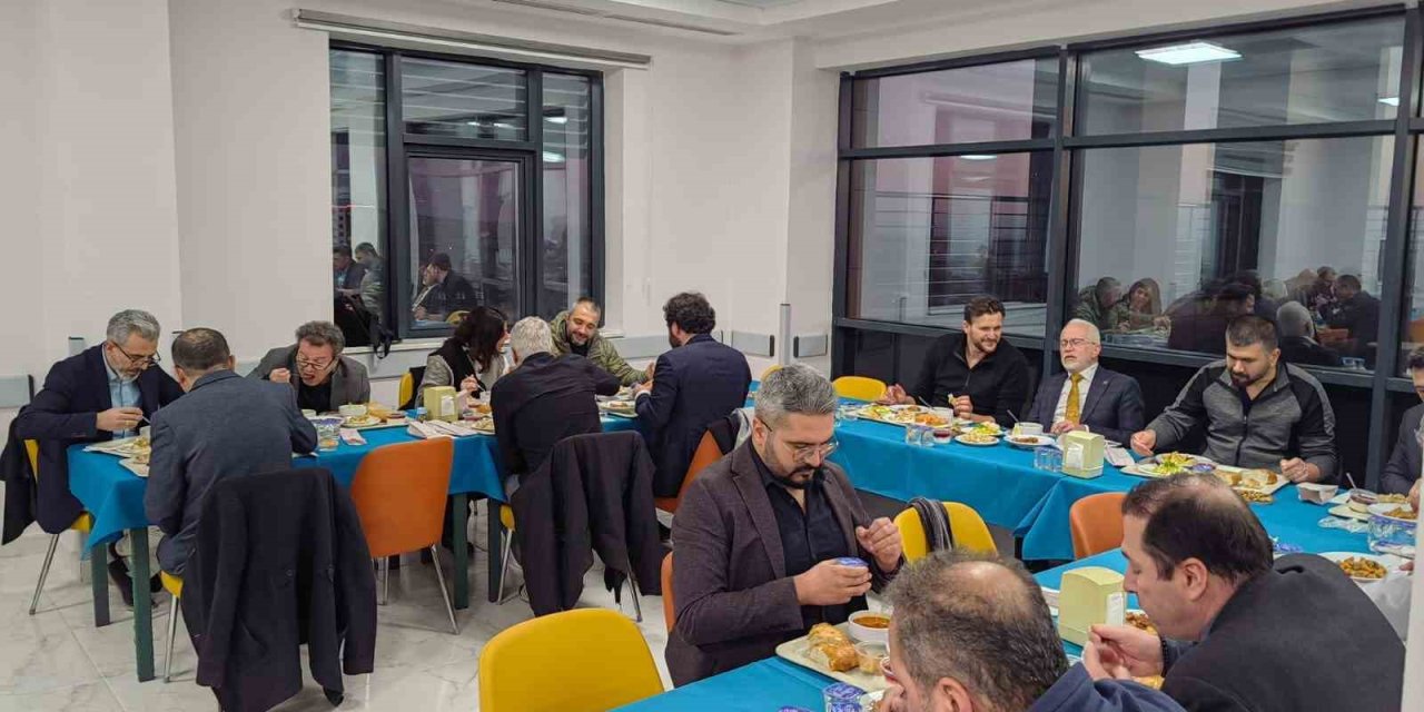 İl Sağlık Müdürü Bildirici, Hastanede İftar Programına Katıldı