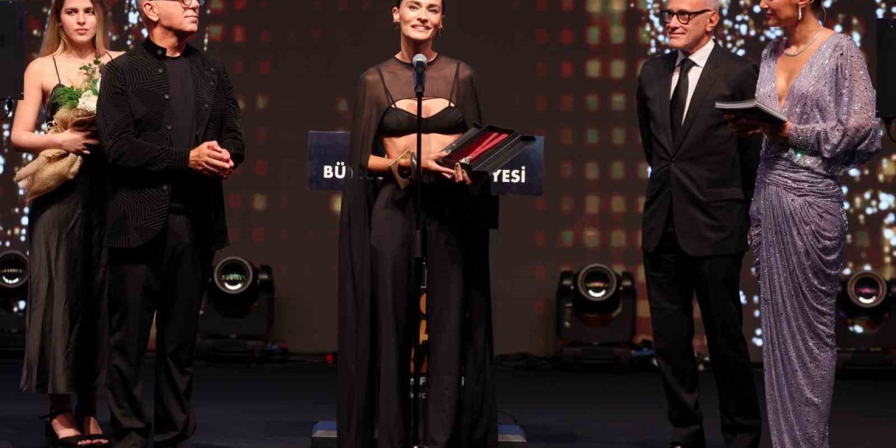 Altın Portakal’da Onursal Nişan Alan Saadet Işıl Aksoy ‘confidente’ Filmi İle Berlin’de