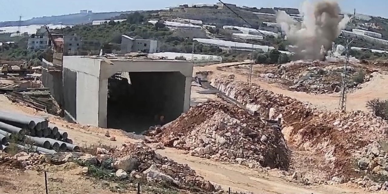 Otoyol Şantiyesindeki Patlamada Kaya Parçaları Evlere İsabet Etti: 2 Yaralı