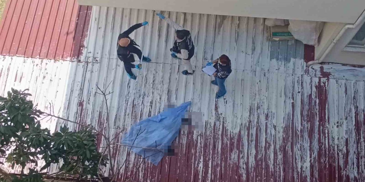 Antalya’da Apartmanın 3’ncü Katından Zemin Katın Çatısına Düşen Kişi Hayatını Kaybetti