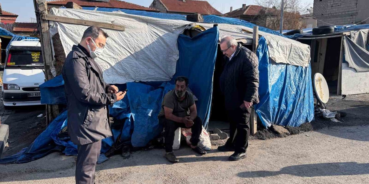 Başkan Büyükkılıç, Barakada Yaşayan Dudu Teyze Ve Oğluna Sahip Çıktı