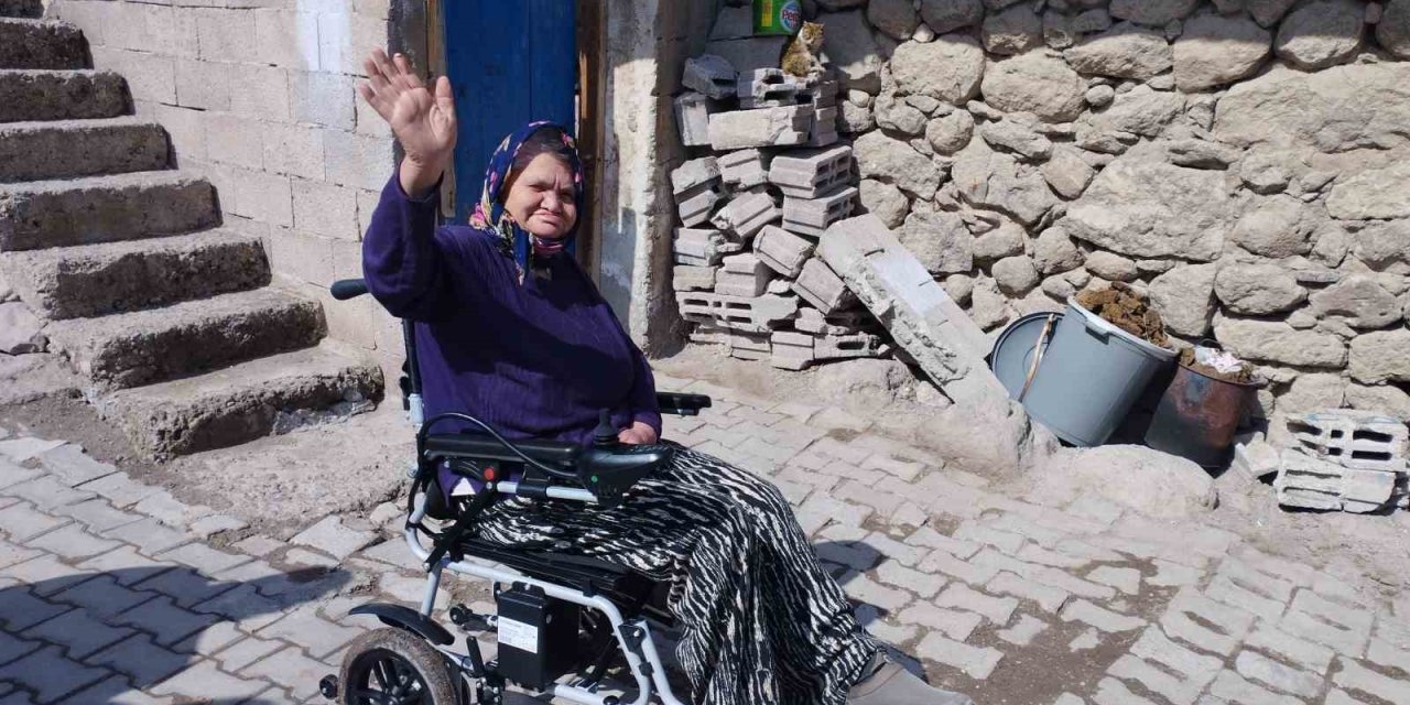 Ümmügülsüm Teyzenin Hayali Gerçek Oldu: İyilik Ailesi Akülü Araba Hediye Etti