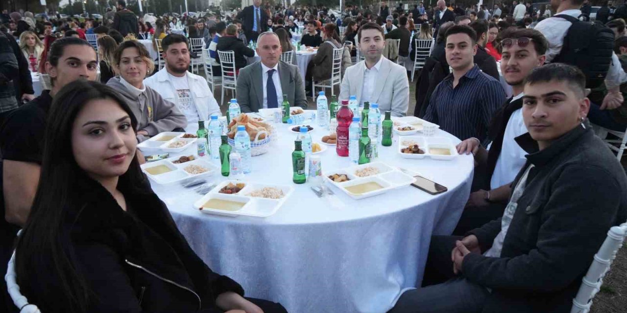 Antalya’da Kampüs İftarına Öğrencilerden Yoğun İlgi