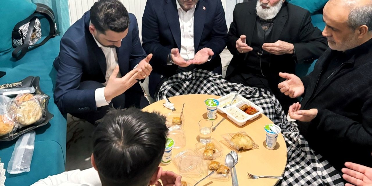 Ak Parti Eskişehir İl Başkanı Albayrak, İftar İçin Vatandaşın Misafiri Oldu