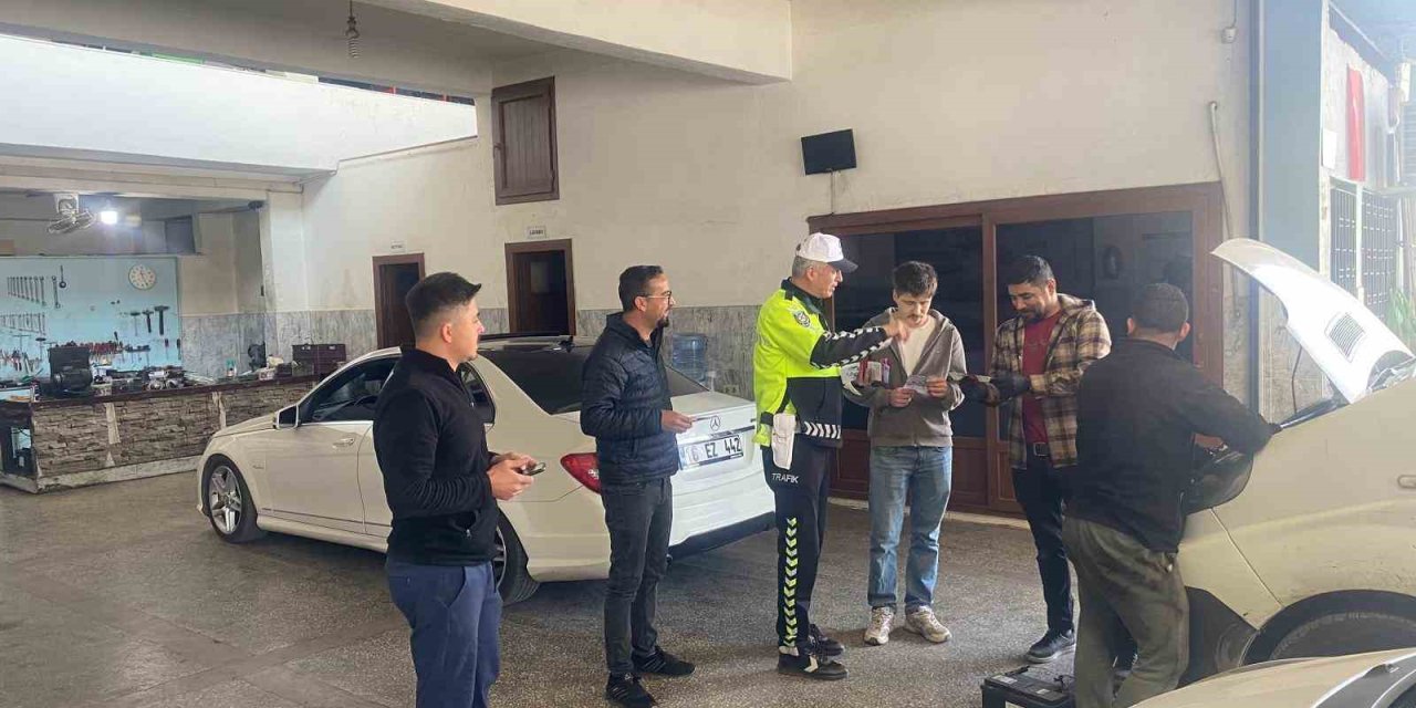Mersin Polisi Esnaf Ve Şoförleri Bilgilendirdi
