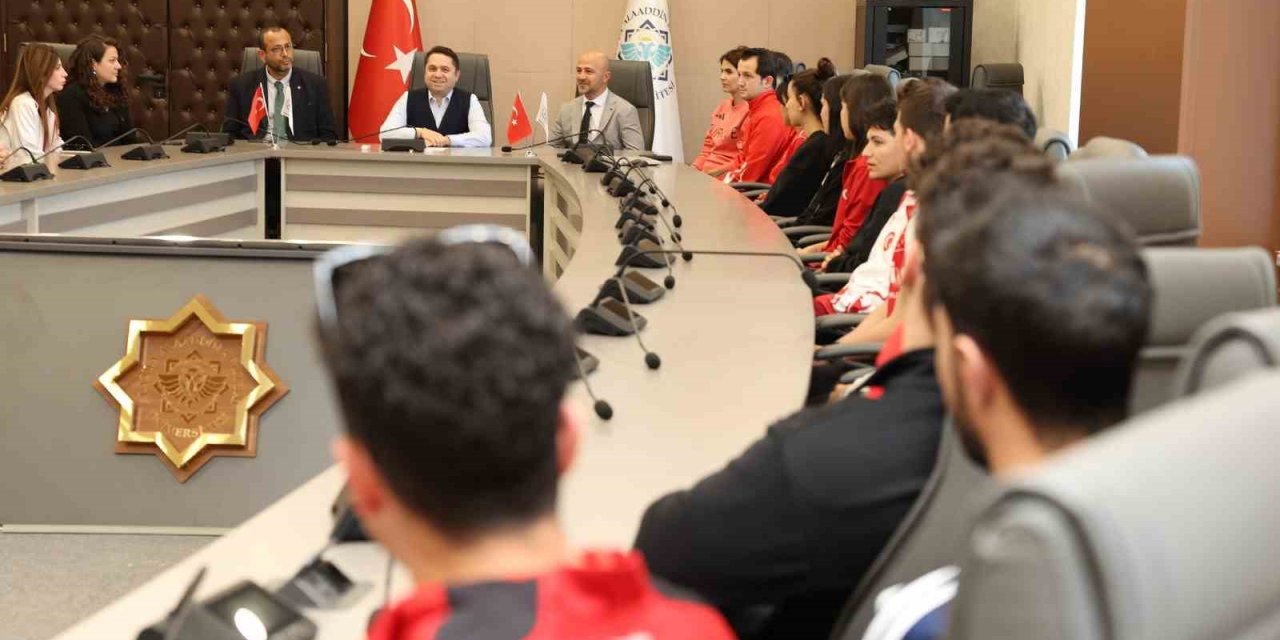 Alkü’lü Derece Yapan Sporcular Rektör Türkdoğan İle Buluştu