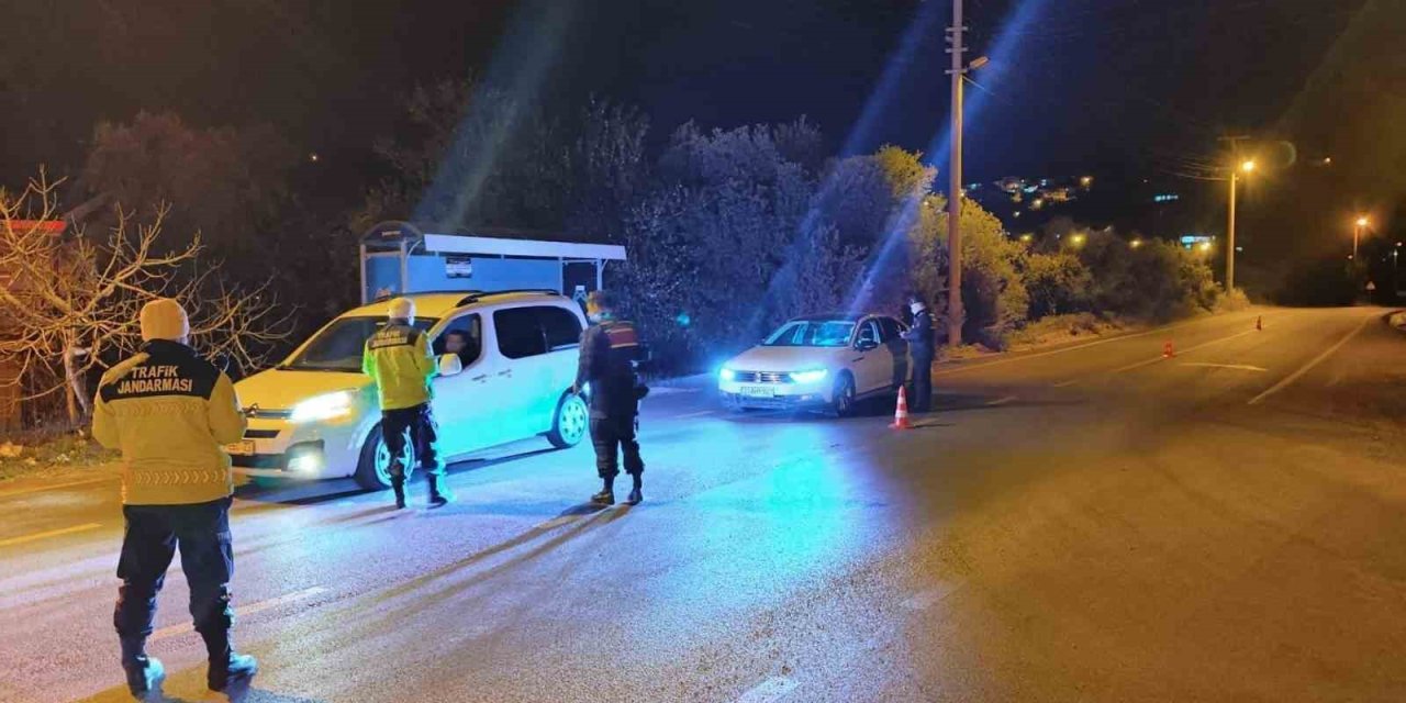Mersin’de Jandarmadan Trafik Ve Asayiş Uygulaması
