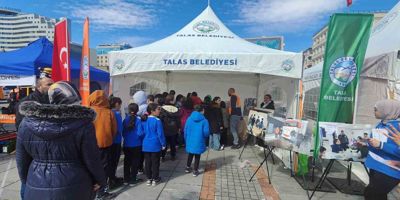 Talas Belediyesi’nden Meydanda Deprem Standı