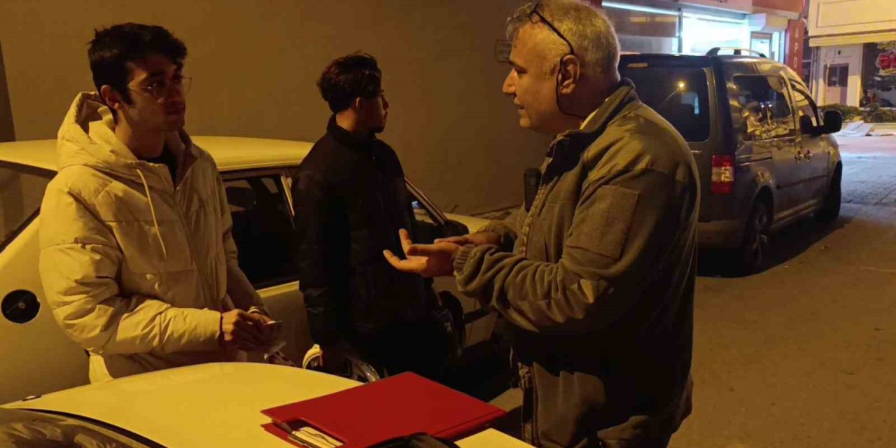 Denetime Takılan Motosiklet Sürücüsüne Polisten Nasihat: "evde Anneniz Babanız Sizleri Bekliyor"